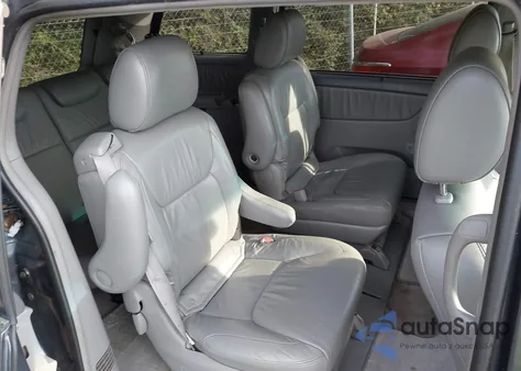 2010 Toyota Sienna Limited z USA, uszkodzony, nr VIN 5TDDK4CC7AS029938